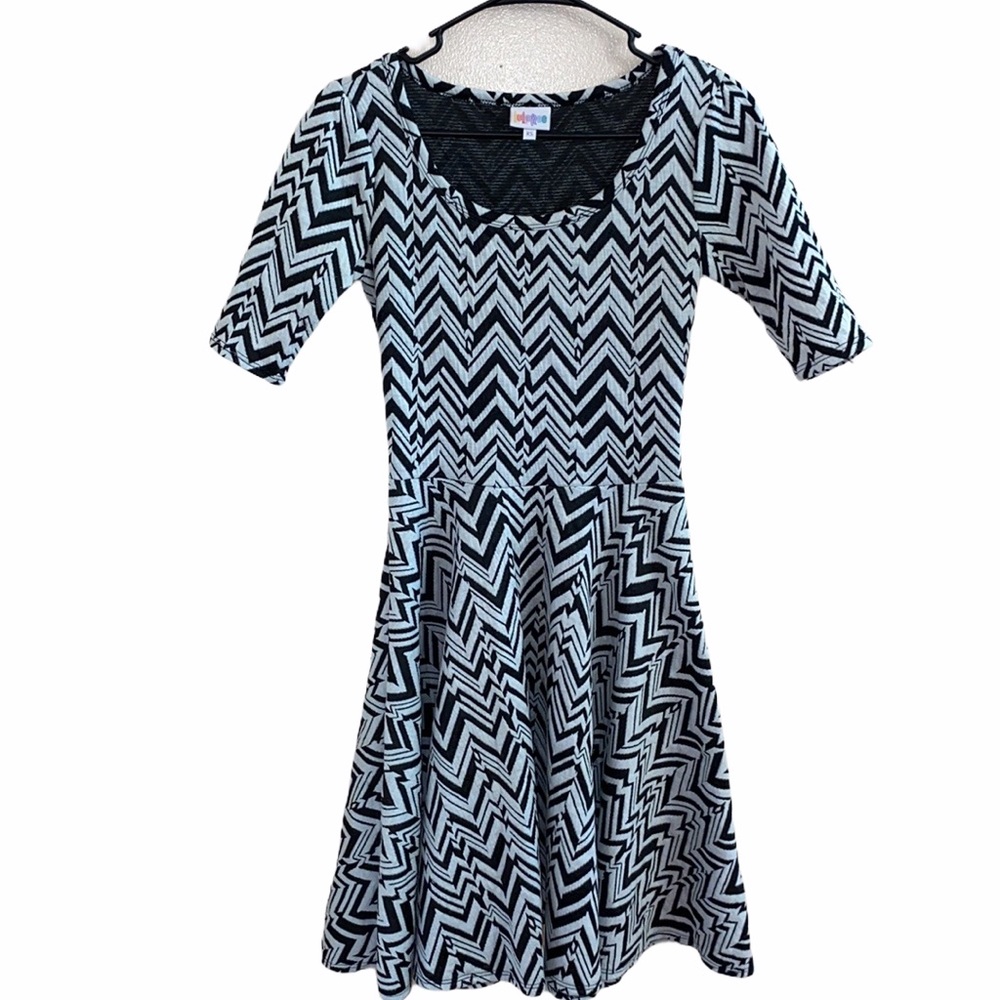 LulaRoe White Black Zig Zag Striped Dress Size XS